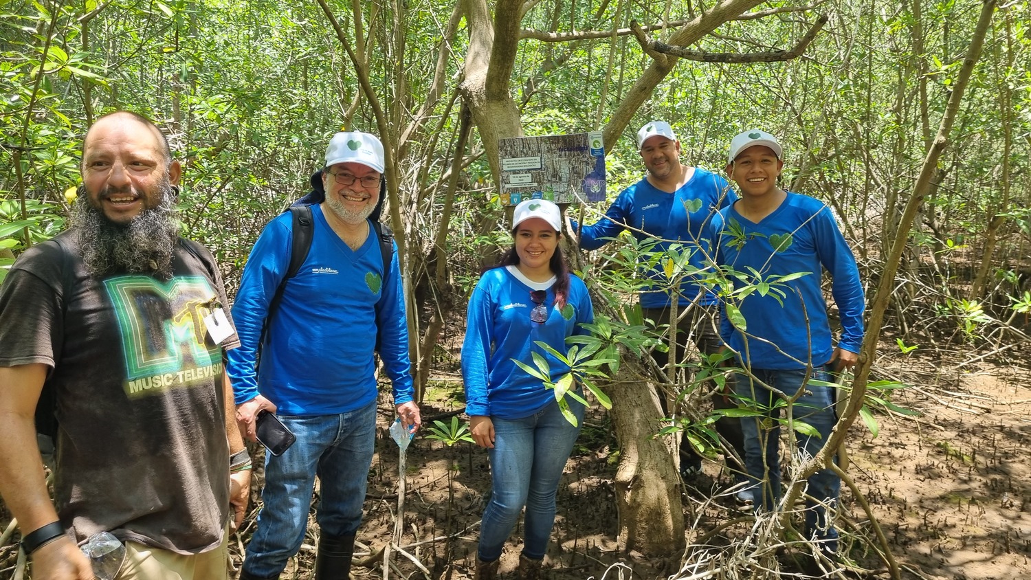 Sembramos +1500 manglares en Guatemala